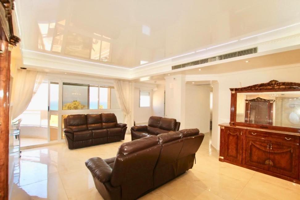 Royal Beach Front Apartments Netanya Exterior foto